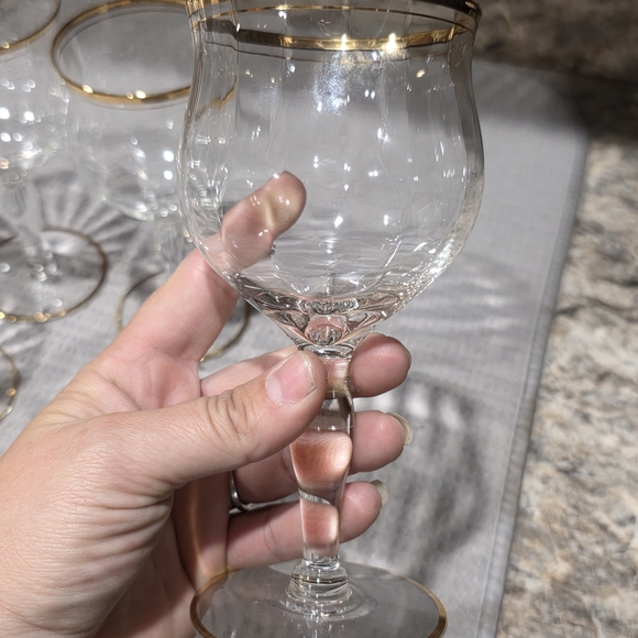 Elegant Gold Rimmed Wine Glass Set - Picture 2 of 5